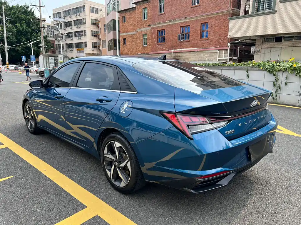 Hyundai Elantra — миниатюра 7