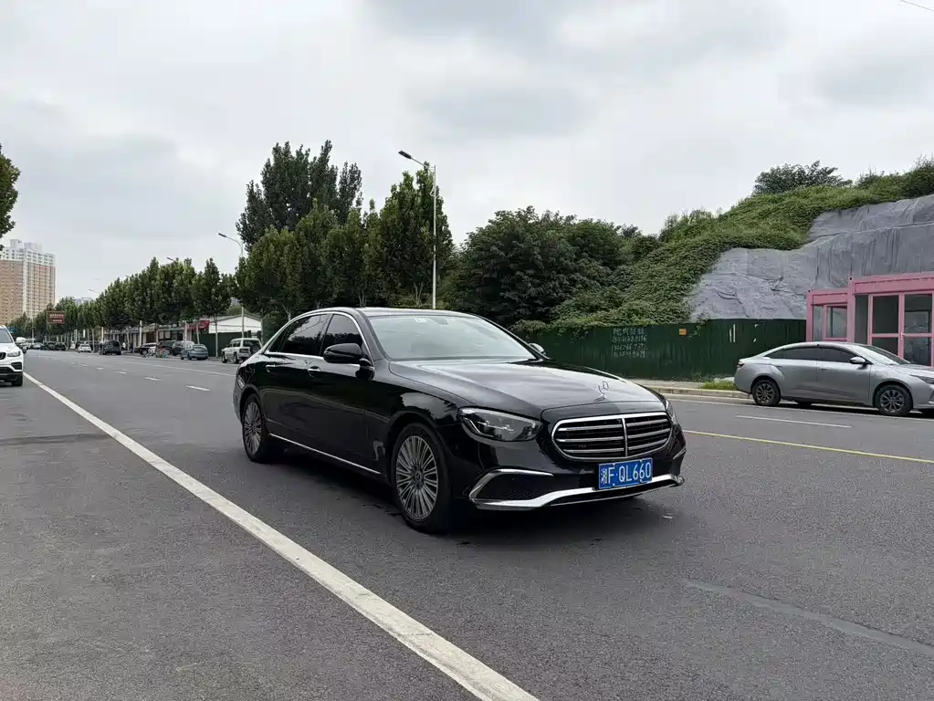 Mercedes-Benz E-Class — миниатюра 3