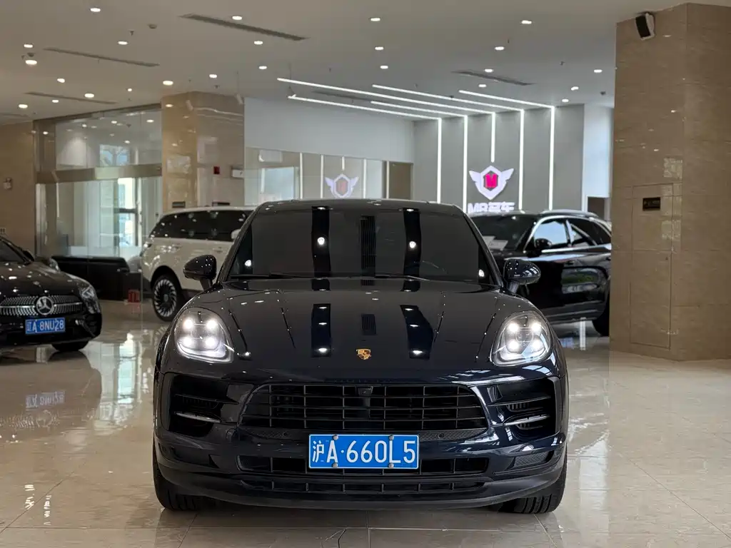 PORSCHE MACAN