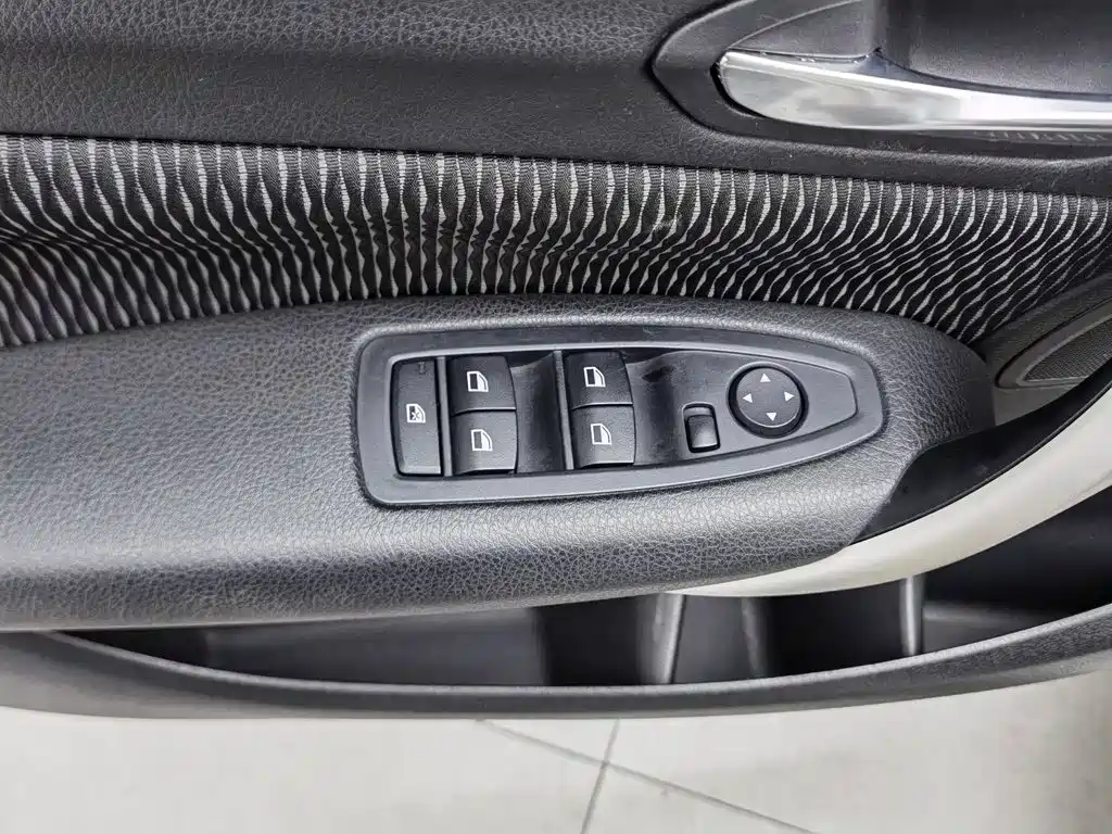 BMW 1 Series (Import) — миниатюра 9