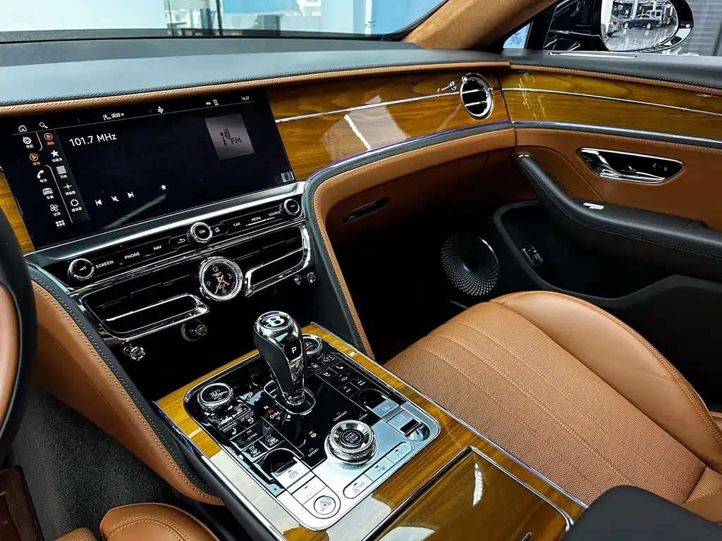 Bentley Flying Spur — миниатюра 22