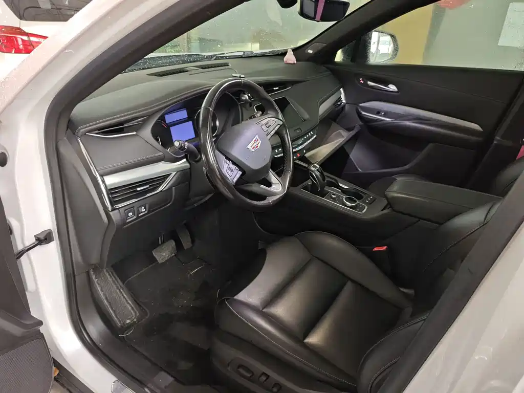 Cadillac XT4 — миниатюра 8