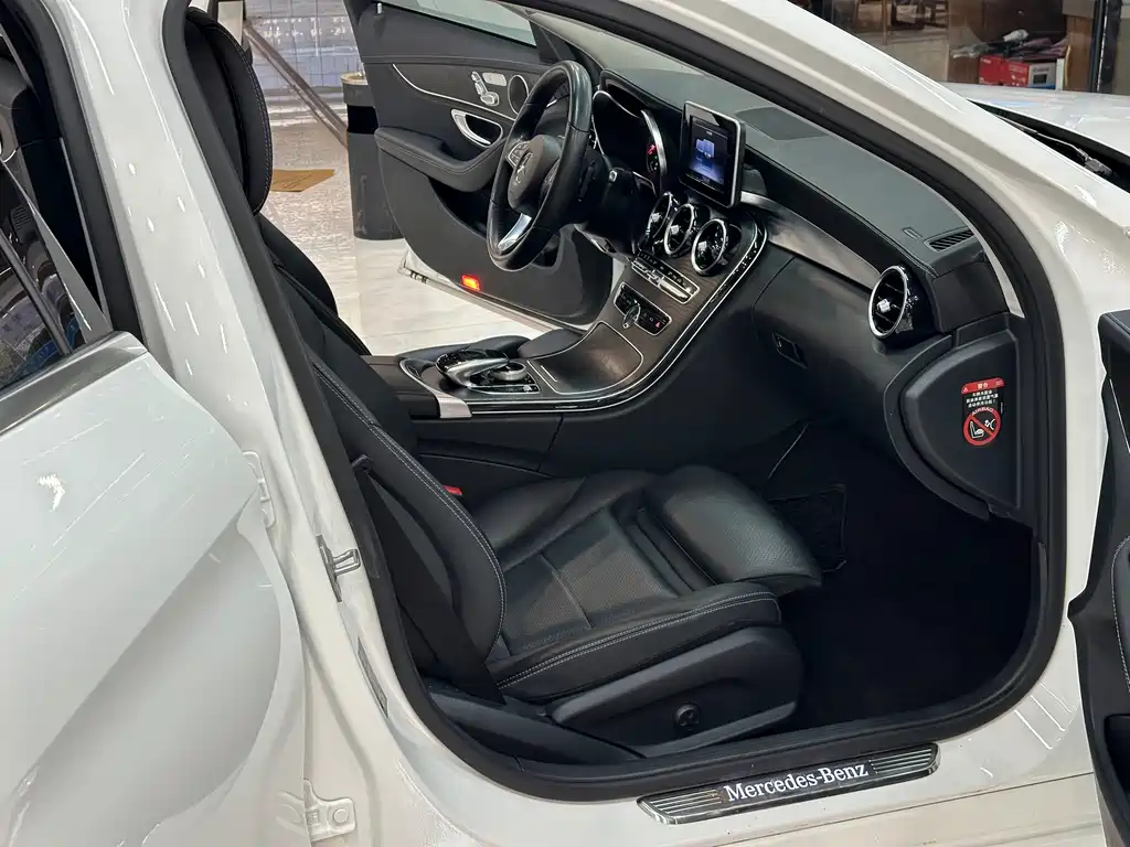 Mercedes-Benz C-Class — миниатюра 11