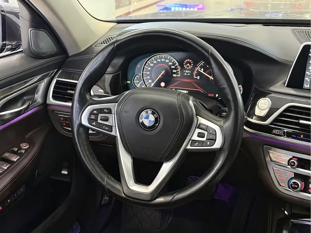 BMW 7 Series — миниатюра 5