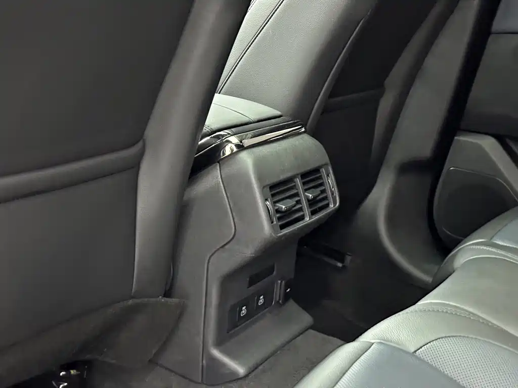 Land Rover Velar — миниатюра 17