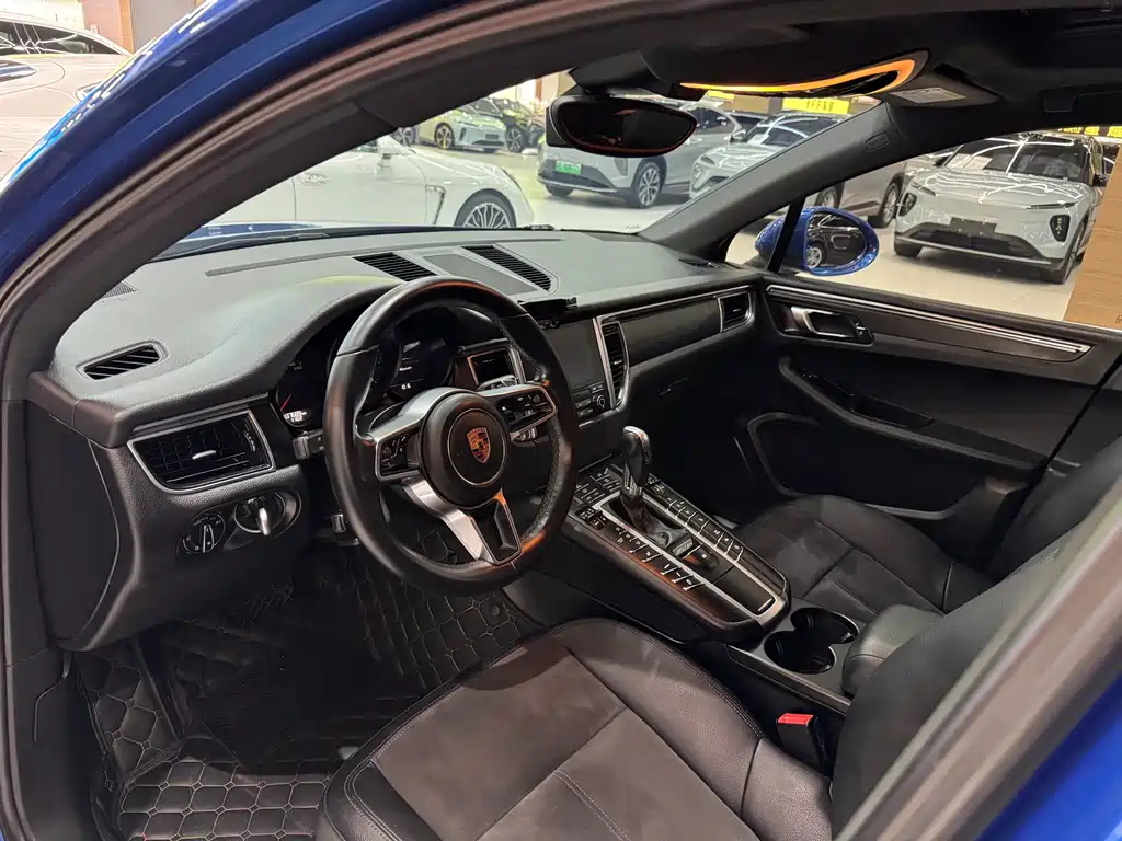 Porsche Macan — миниатюра 6