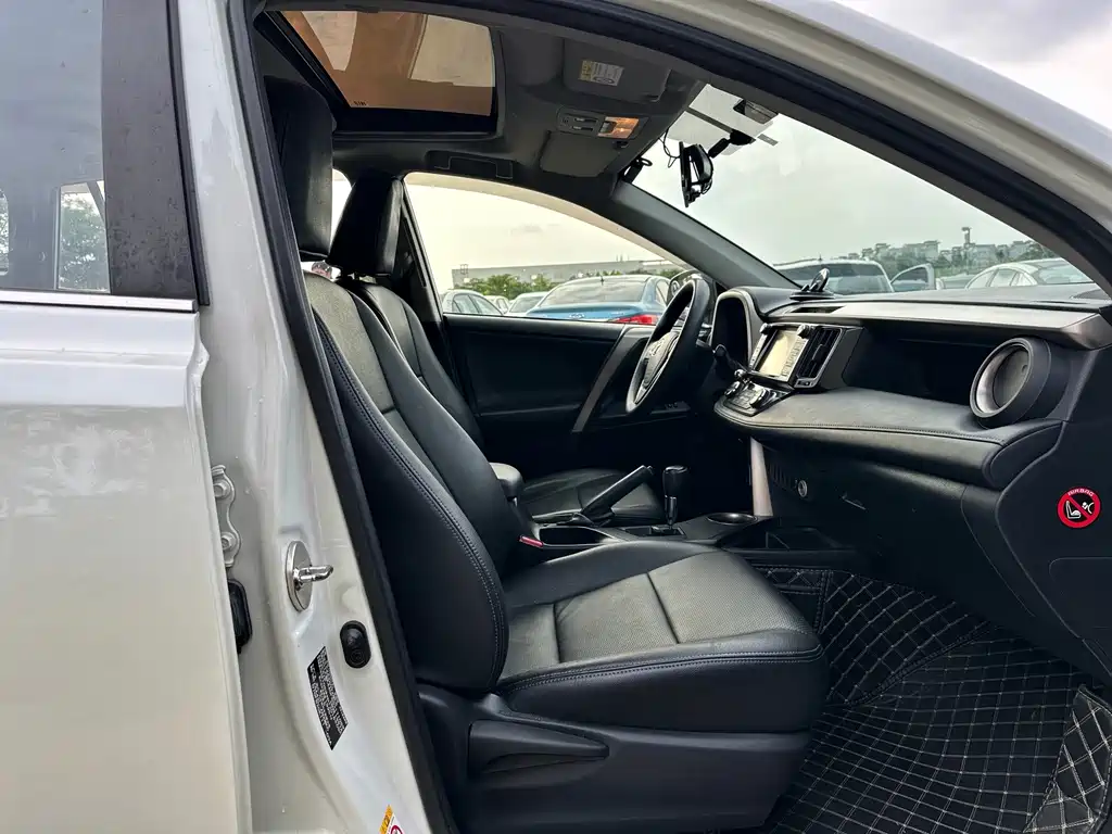 Toyota RAV4 — миниатюра 8