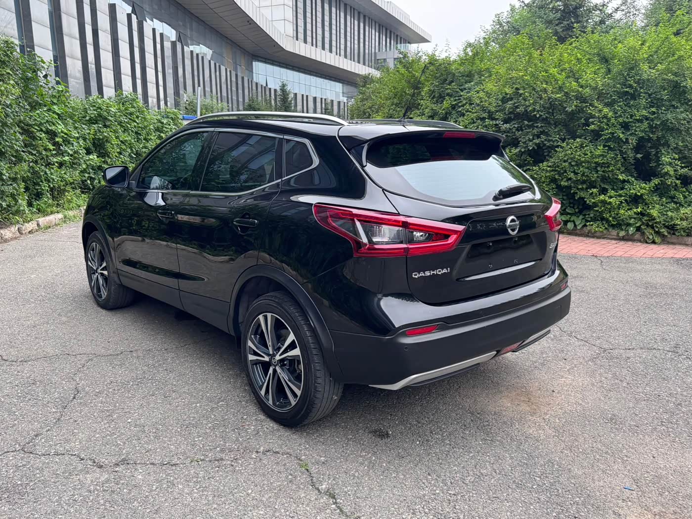 Nissan Qashqai 2.0 л 2023 г. Чёрный, пробег 29000 км