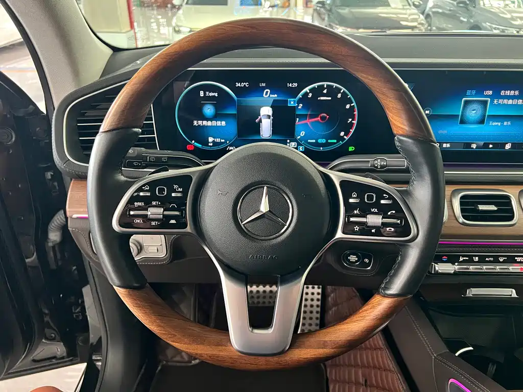 Mercedes-Benz GLS — миниатюра 13