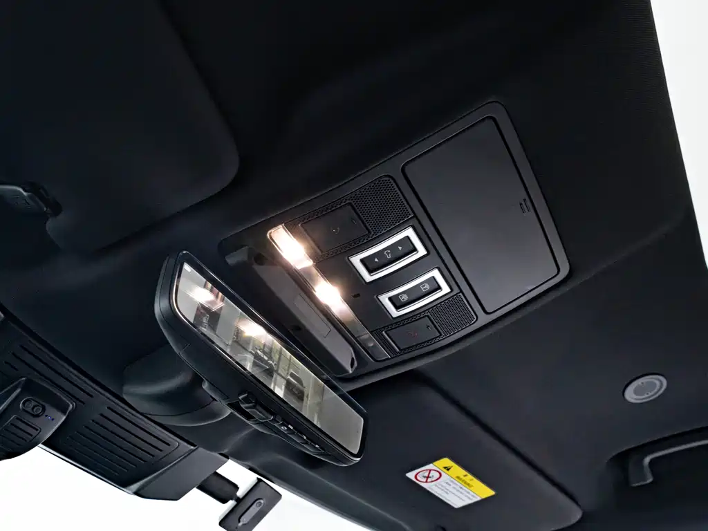 Land Rover Defender — миниатюра 12