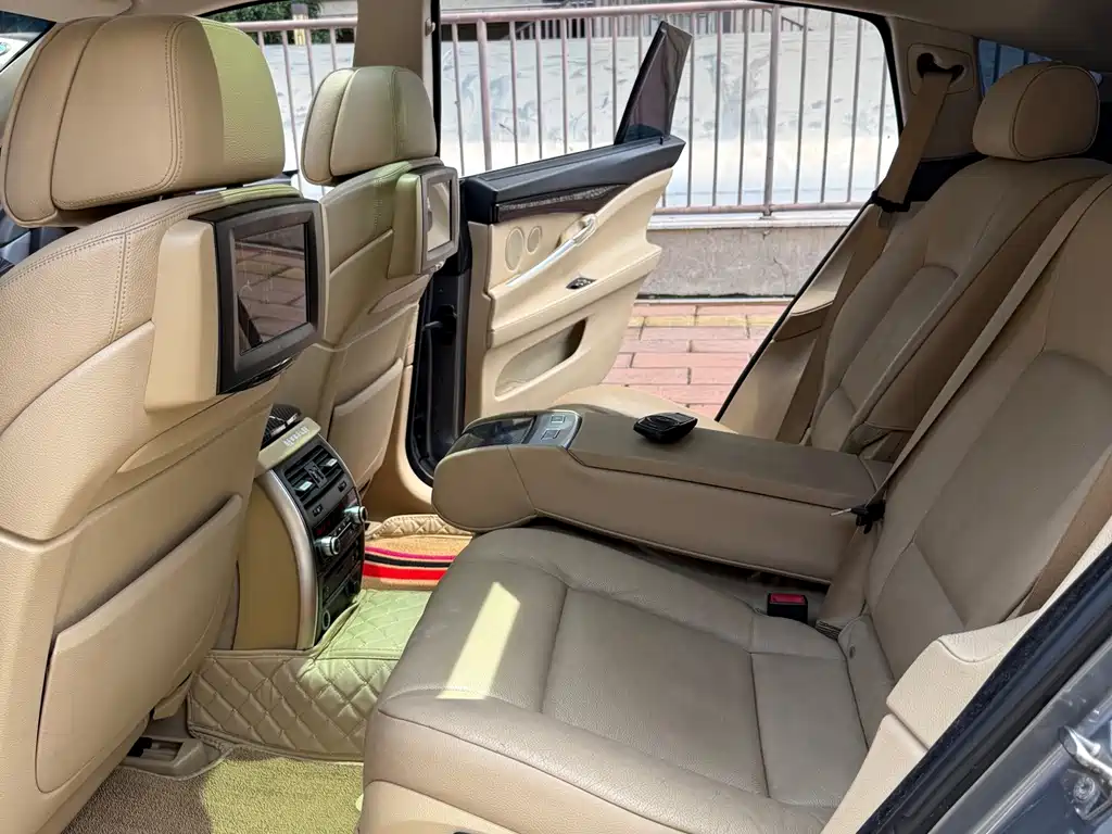 BMW 5 Series GT — миниатюра 21