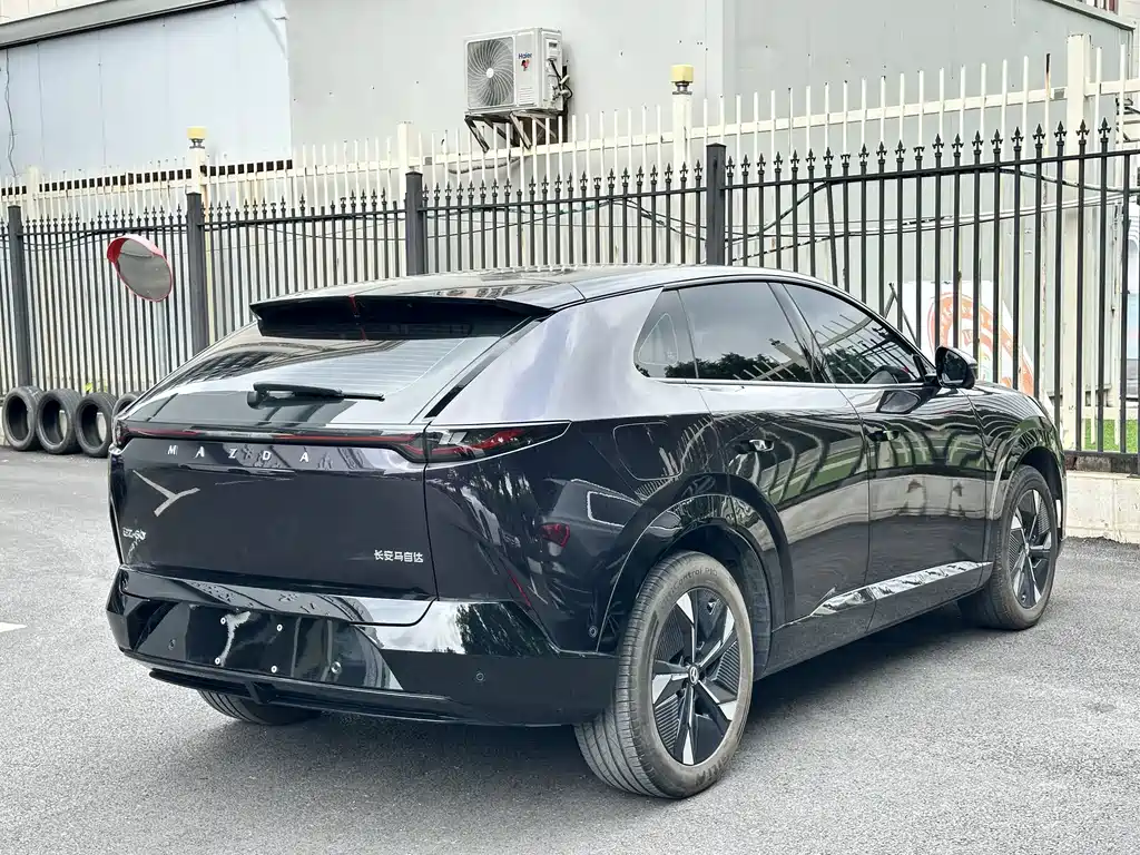 Mazda EZ-60 — миниатюра 4