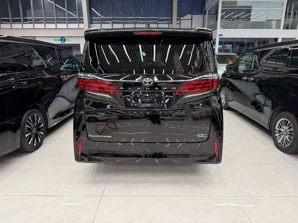 Toyota Alphard — миниатюра 5