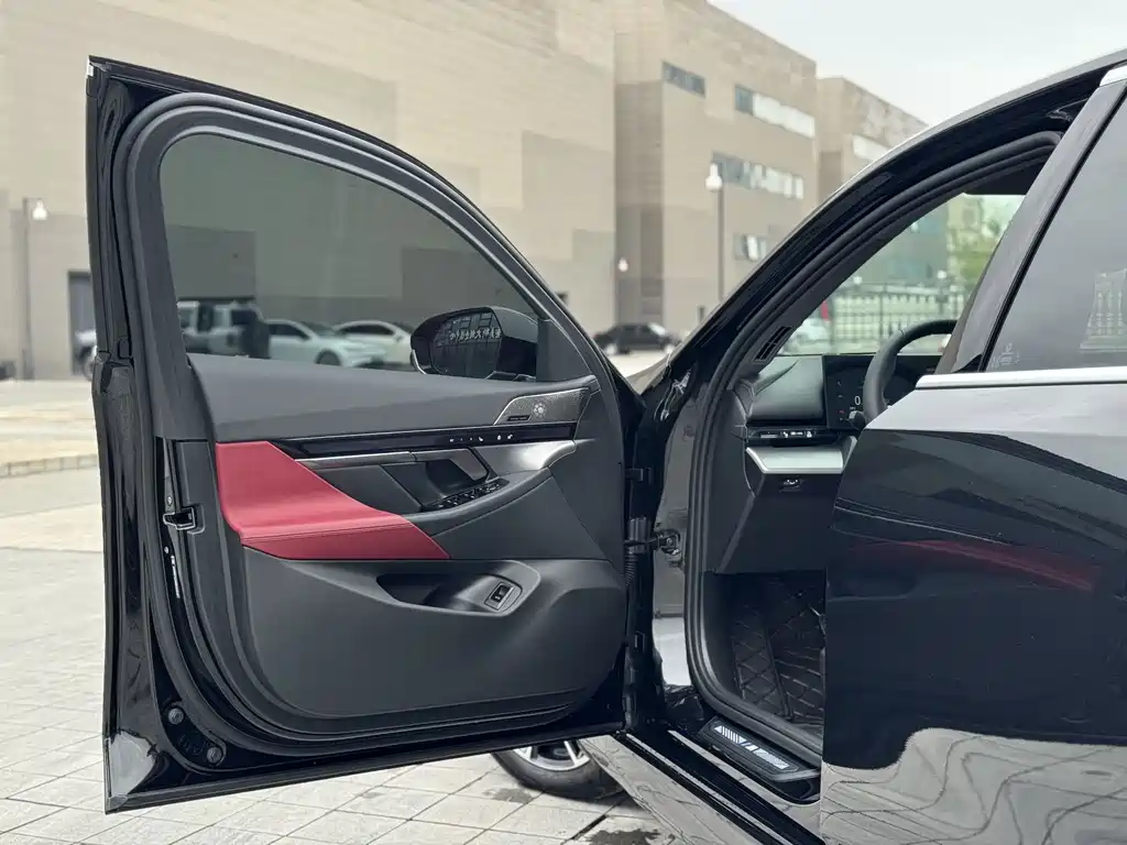 BMW 5 Series — миниатюра 12