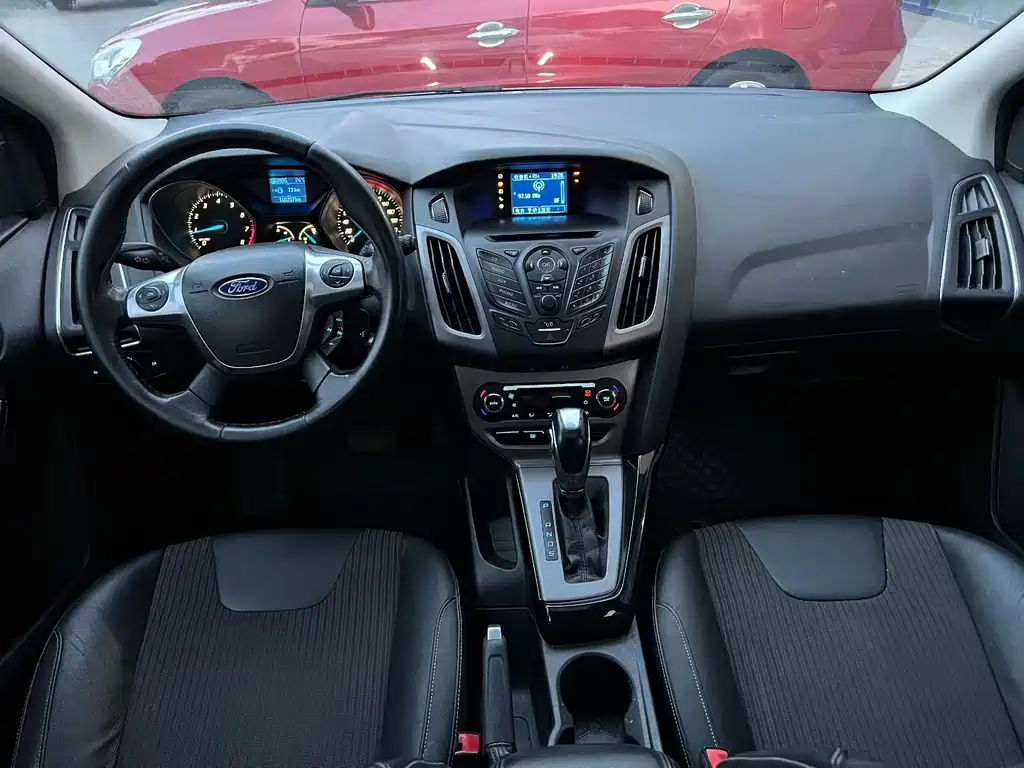 Ford Focus 2012 1.6L AT
