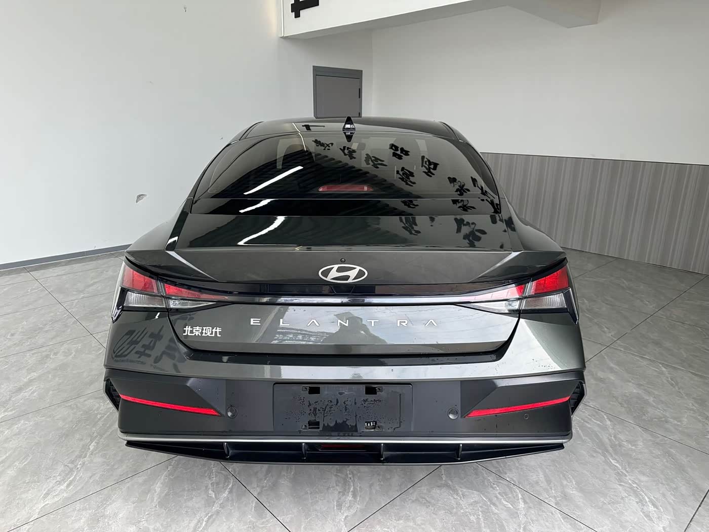 Hyundai Elantra 1.5 л 2024 г. Серебристо-серый, пробег 34000 км