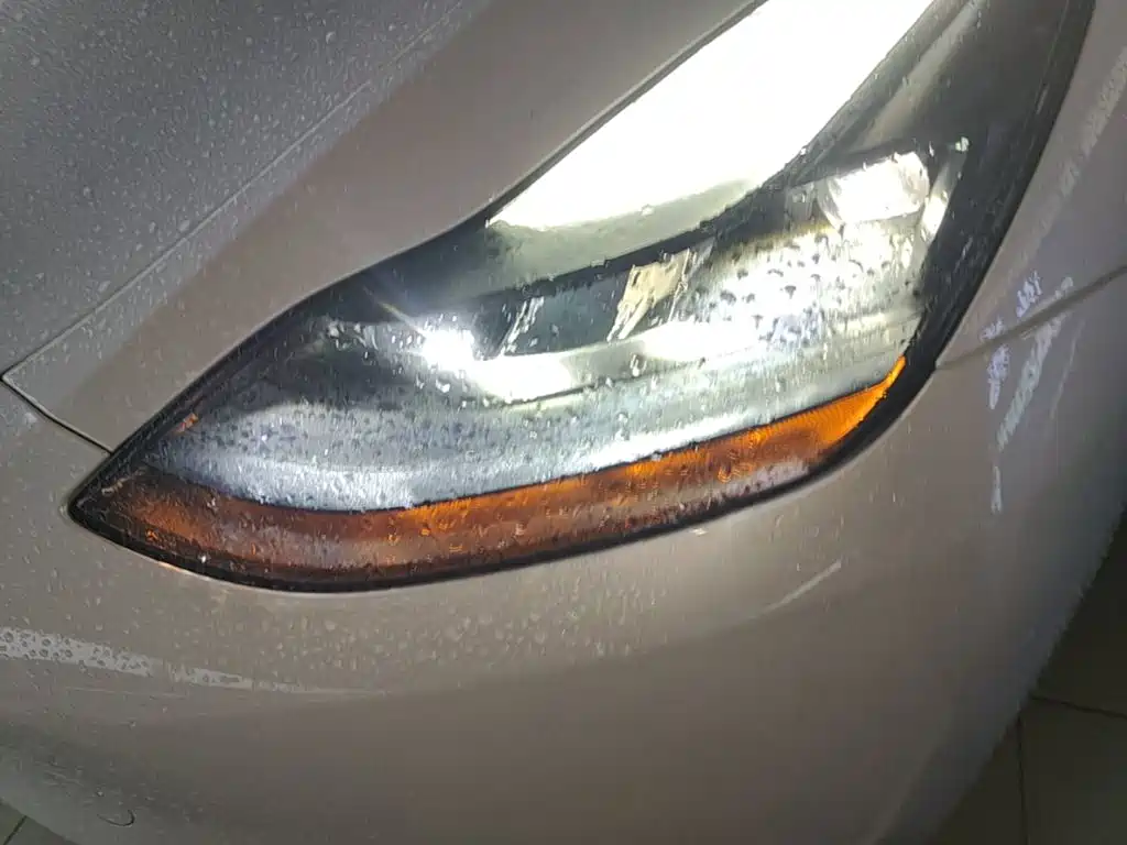 Tesla Model Y — миниатюра 24