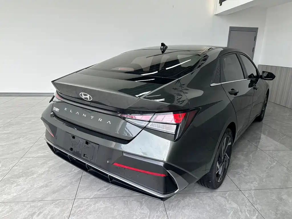 Hyundai Elantra — миниатюра 4