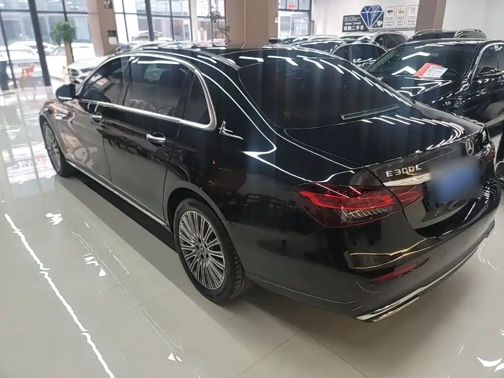 Mercedes-Benz E-Class — миниатюра 5