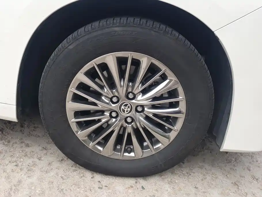 Toyota Alphard — миниатюра 6