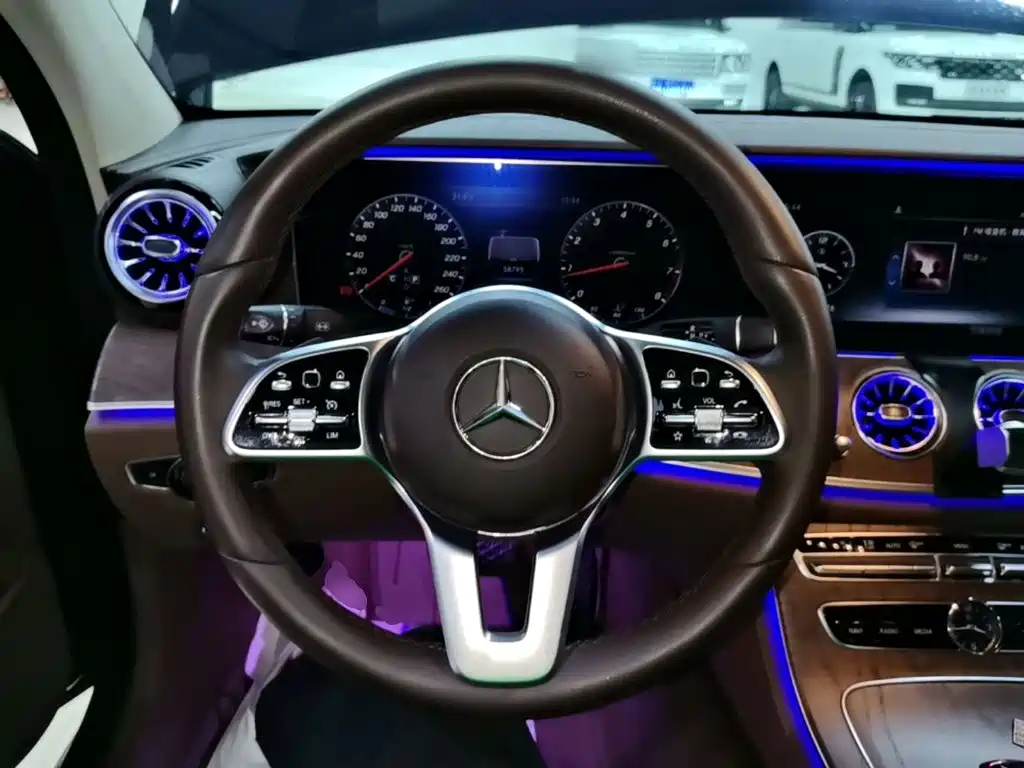 Mercedes-Benz E-Class — миниатюра 11