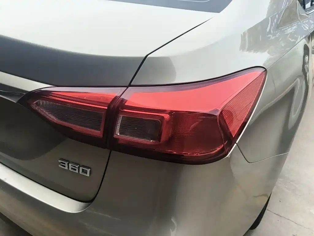 Roewe 360 — миниатюра 8