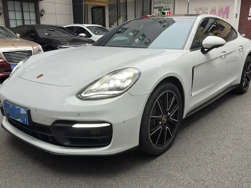 Porsche Panamera 2023