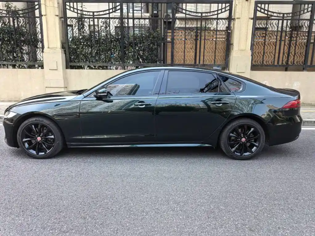 Jaguar XFL — миниатюра 5