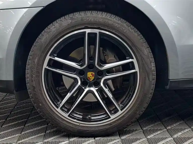 Porsche Macan — миниатюра 8