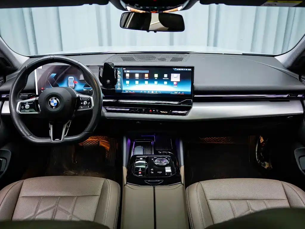 BMW 5 Series — миниатюра 5