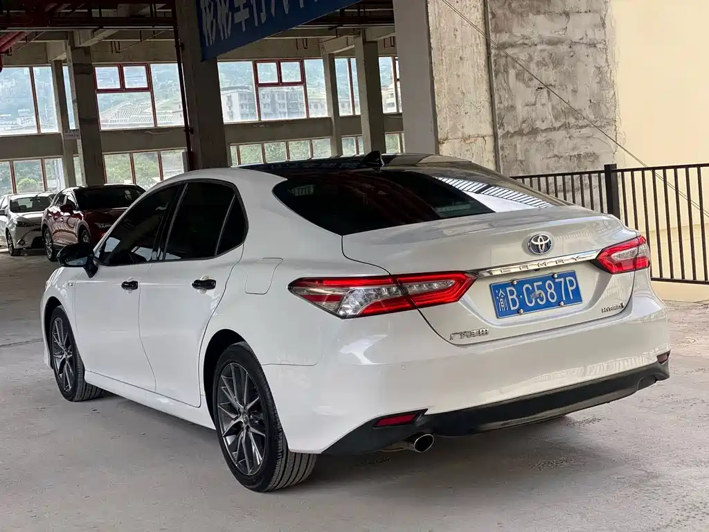 Toyota Camry — миниатюра 6