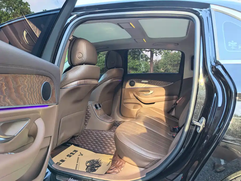 Mercedes-Benz E-Class — миниатюра 6