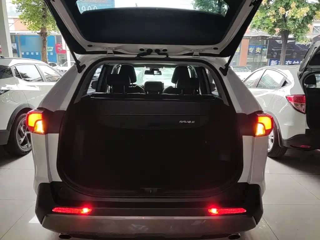 Toyota RAV4 — миниатюра 19