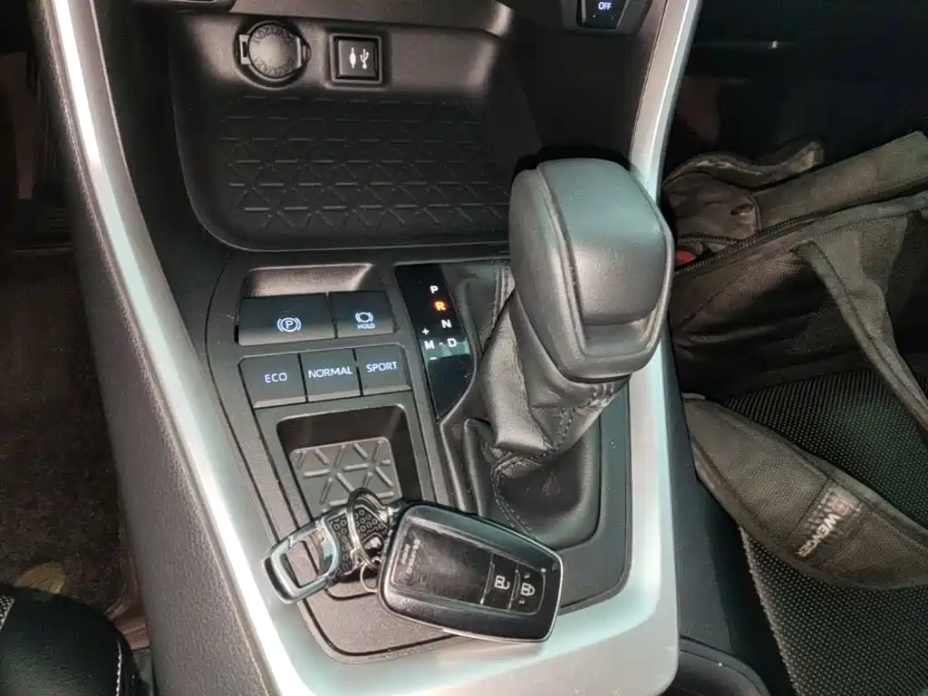 Toyota RAV4 — миниатюра 14