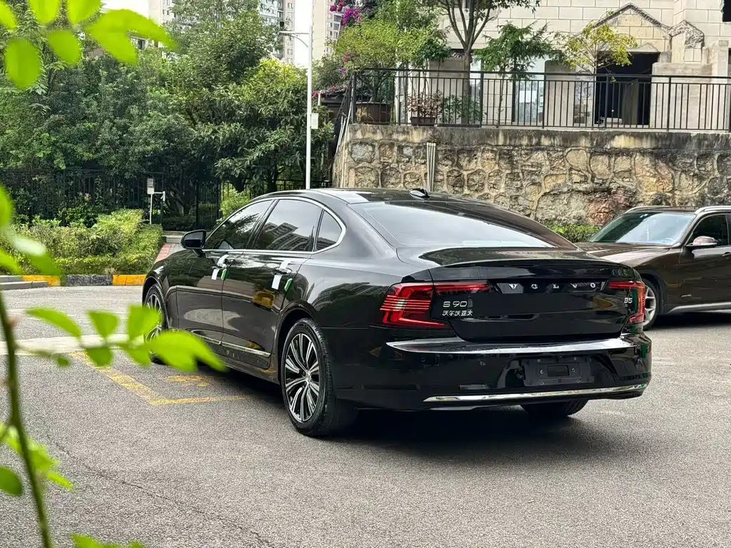 Volvo S90 — миниатюра 7