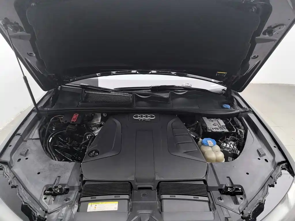Audi Q7 — миниатюра 6