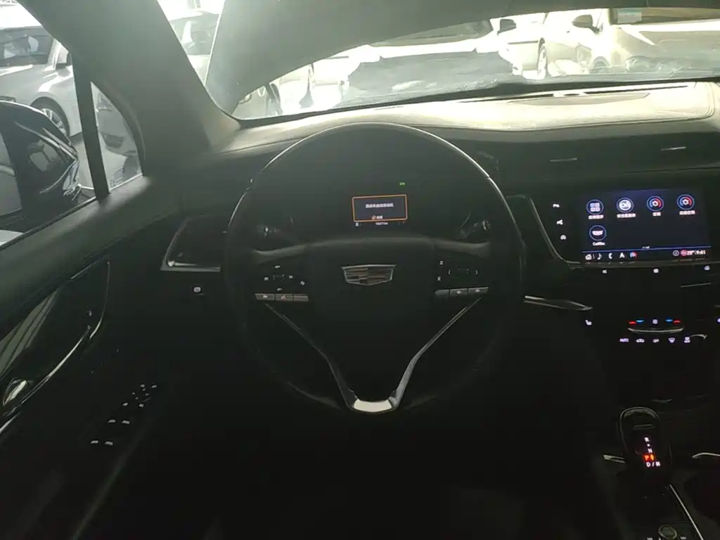Cadillac XT6 — миниатюра 11