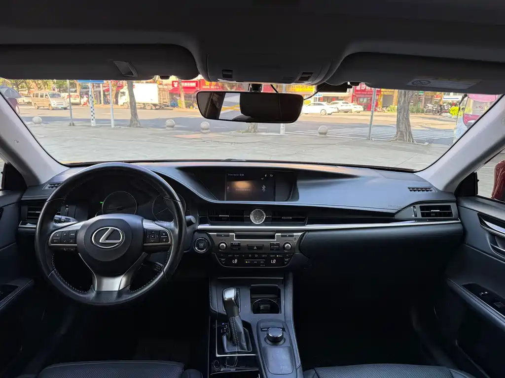 Lexus ES — миниатюра 14