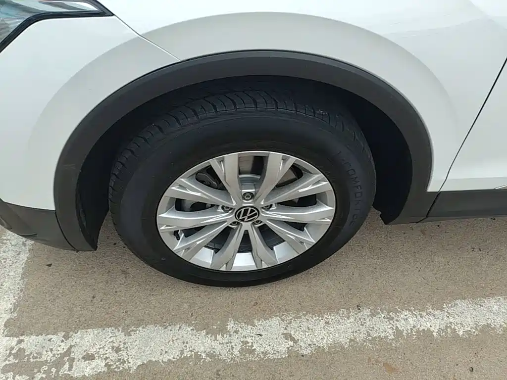 Volkswagen Tiguan L — миниатюра 21