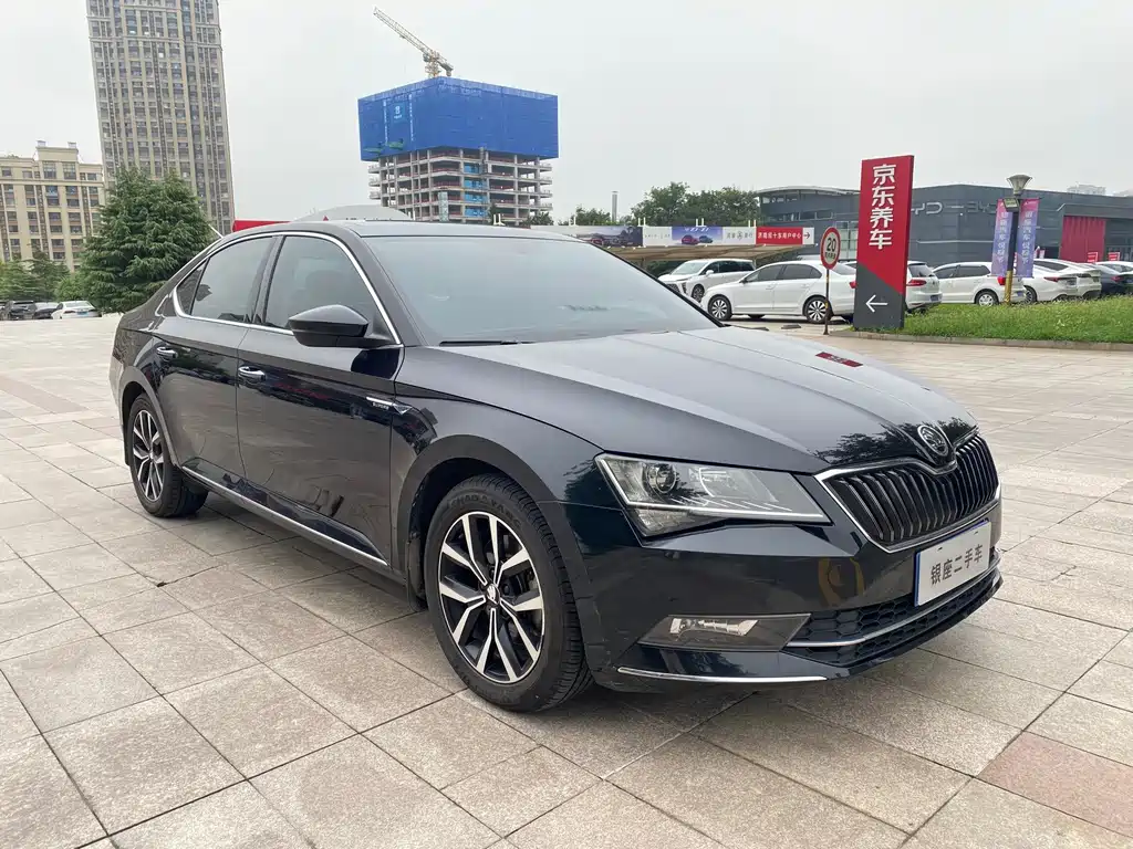 Skoda Superb — миниатюра 3
