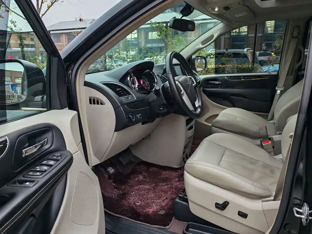 Chrysler Grand Voyager (Import) — миниатюра 7