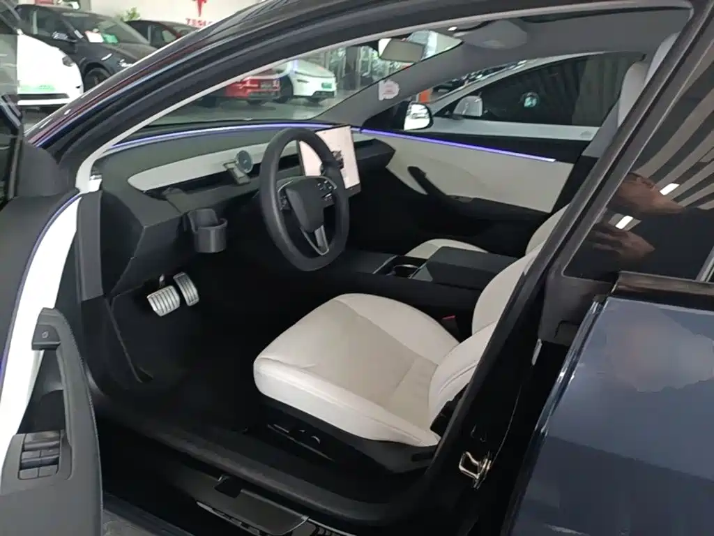 Tesla Model 3 — миниатюра 16