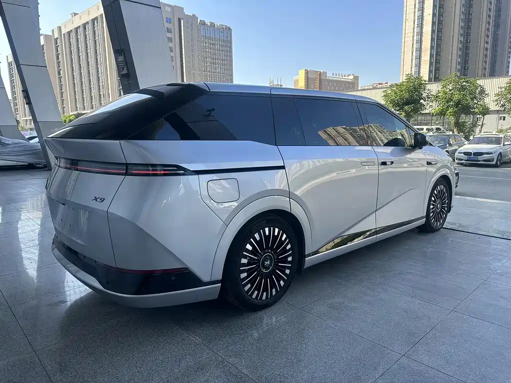 Xpeng X9 2025 740 Max