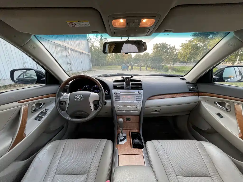 Toyota Camry — миниатюра 7