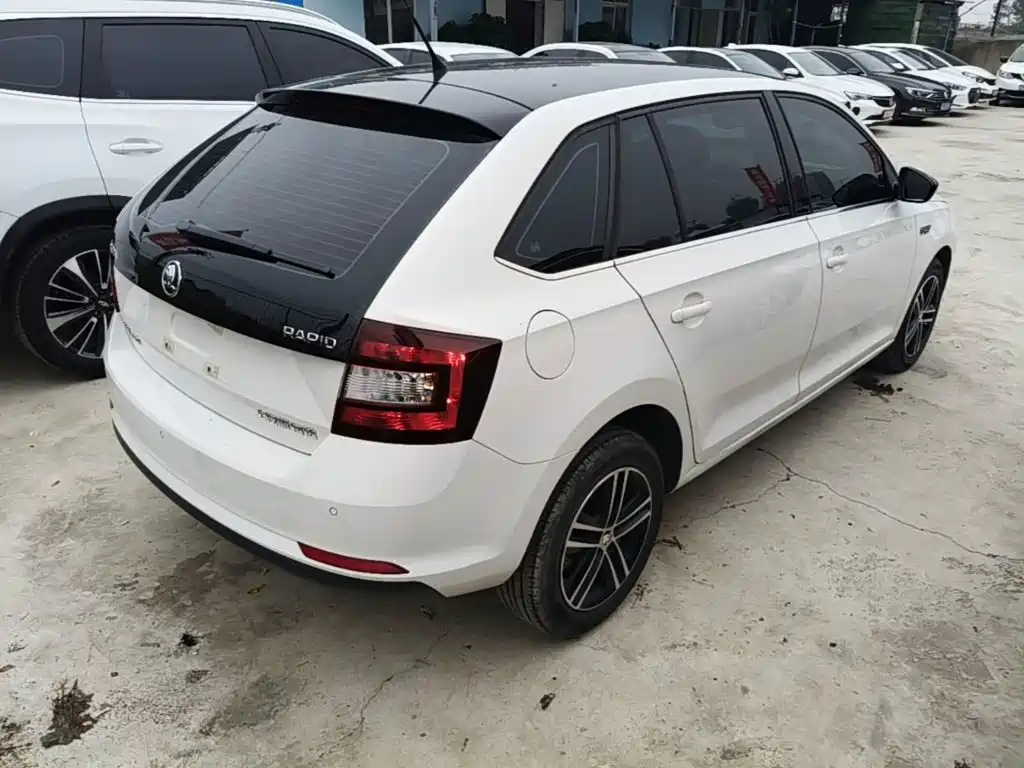 Skoda Rapid Spaceback — миниатюра 7
