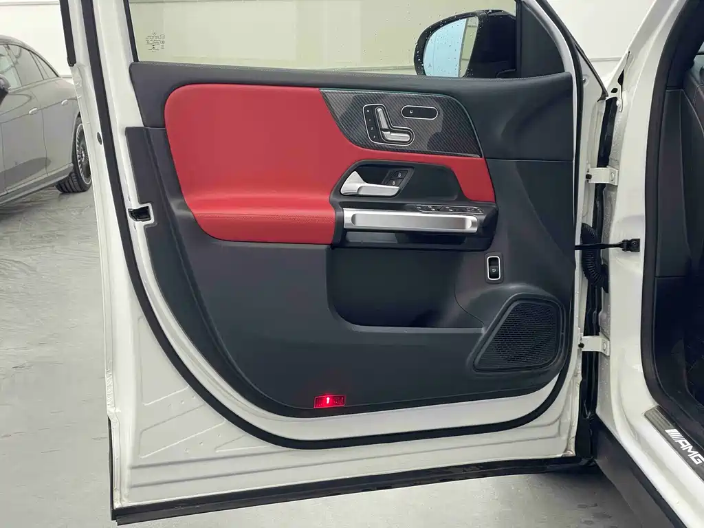 MERCEDES-BENZ GLB AMG