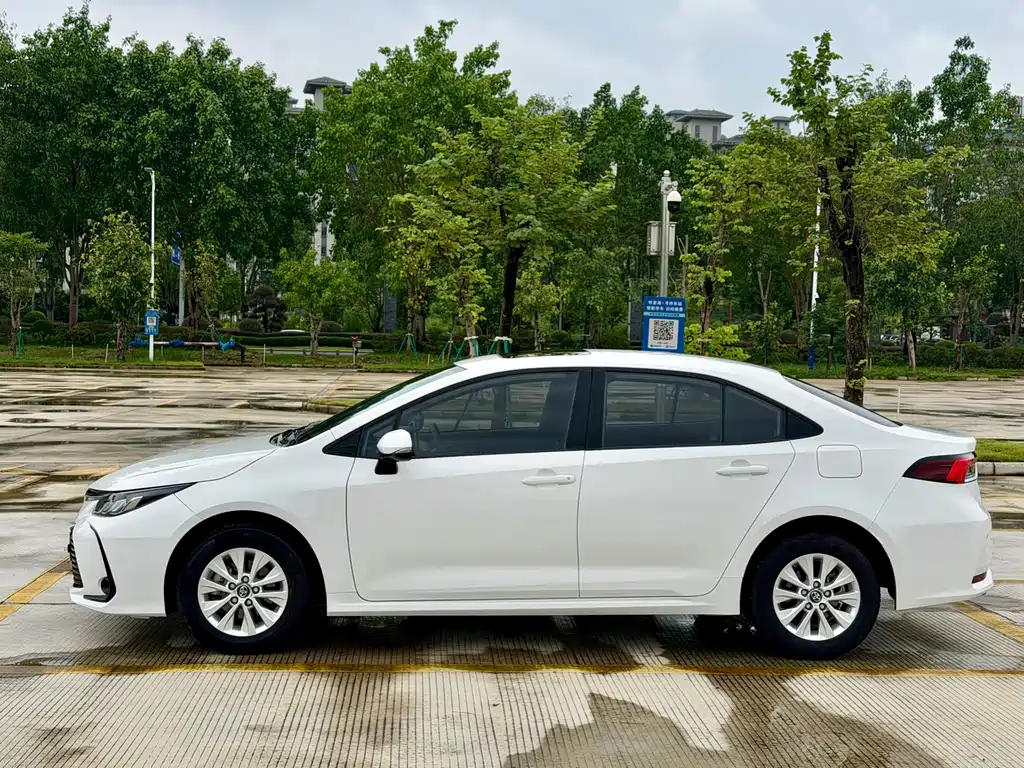 Toyota Corolla — миниатюра 8