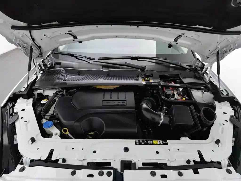 Jaguar E-PACE — миниатюра 6