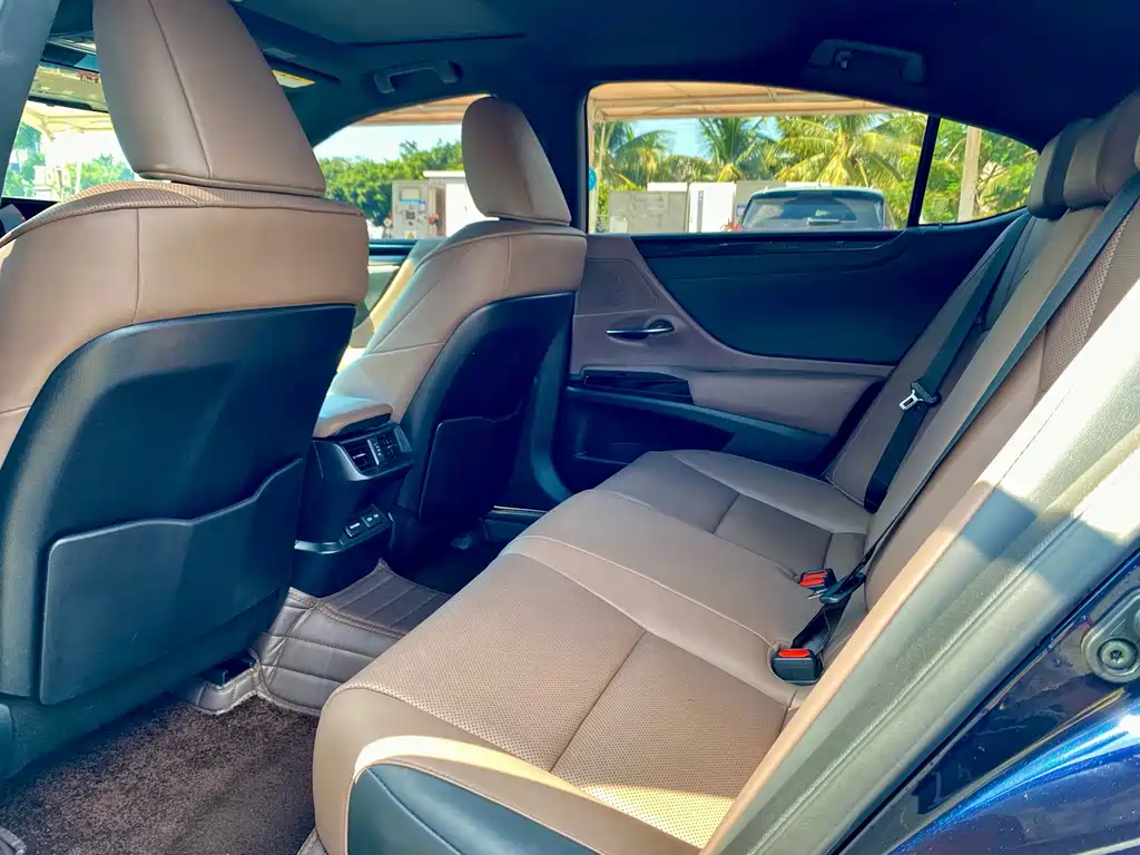 Lexus ES — миниатюра 9