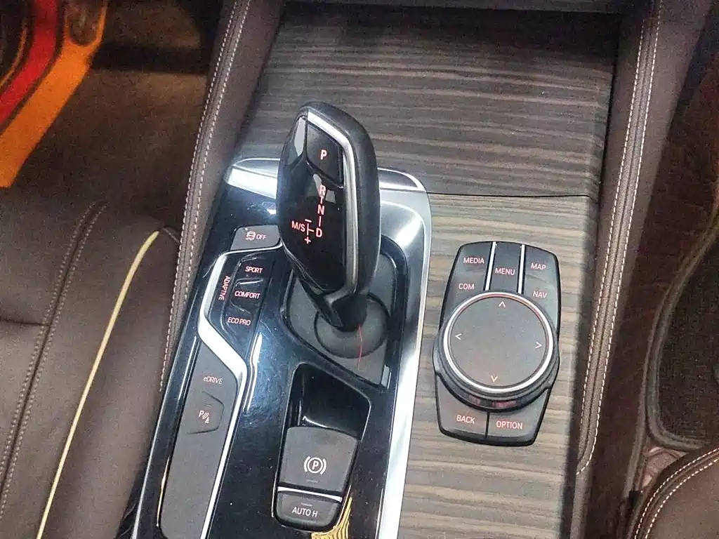 BMW 5 Series New Energy — миниатюра 12